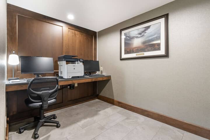 Business Center 36 of 37