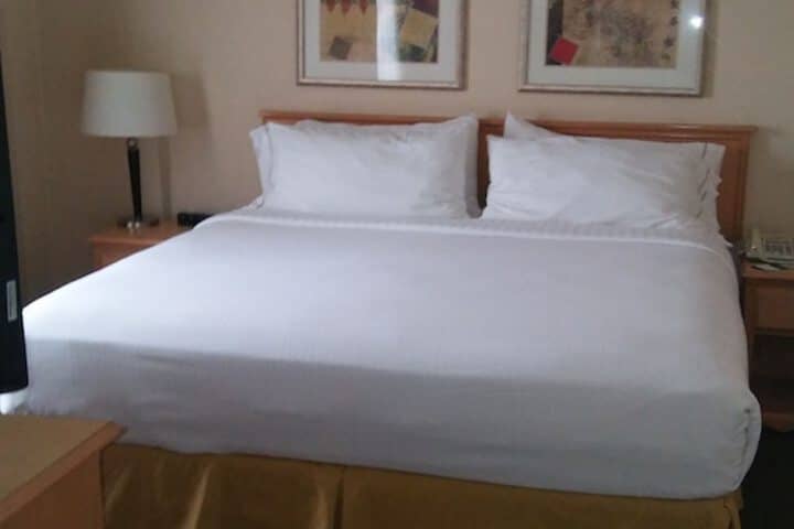 Room 3 of 37