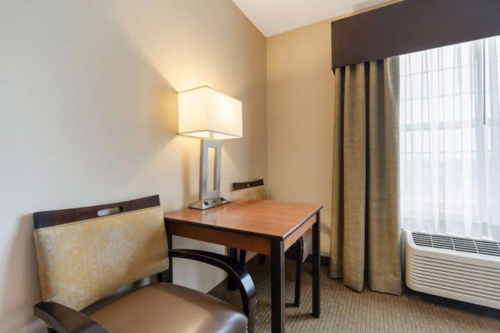 Room 8 of 37